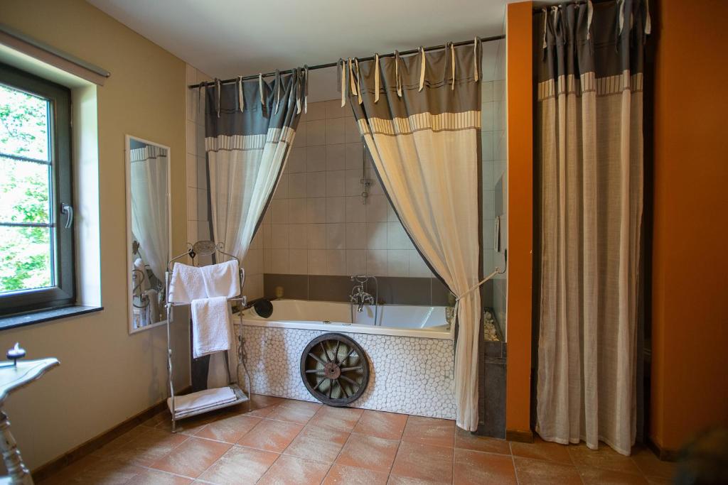 Koupelna v ubytování Guest house Western-city