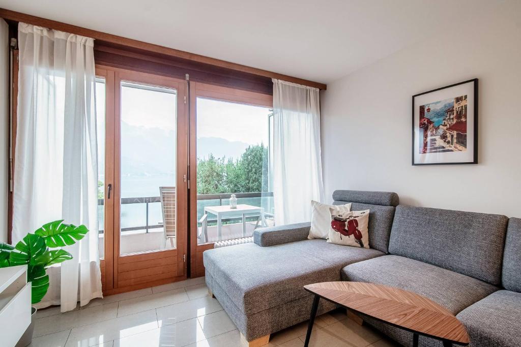 Isabella Apartment with a lake view on the Melide bridge, Melide