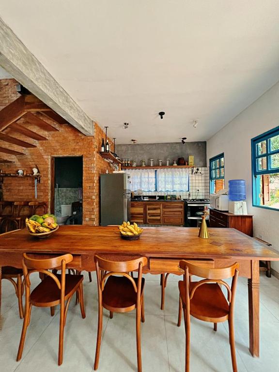 Kuchyň nebo kuchyňský kout v ubytování Casa Lipe & Rafa Linda casa com árvores