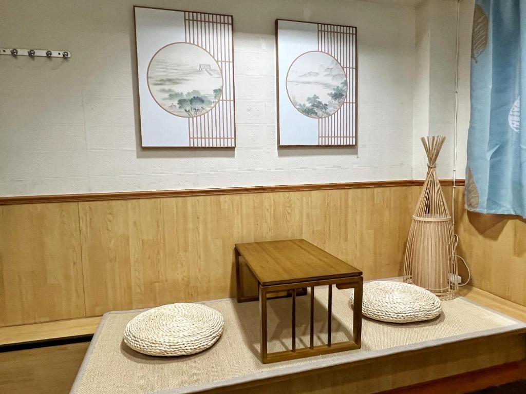 two straw hats sitting on a table in a room at 利園賓館 in Hong Kong