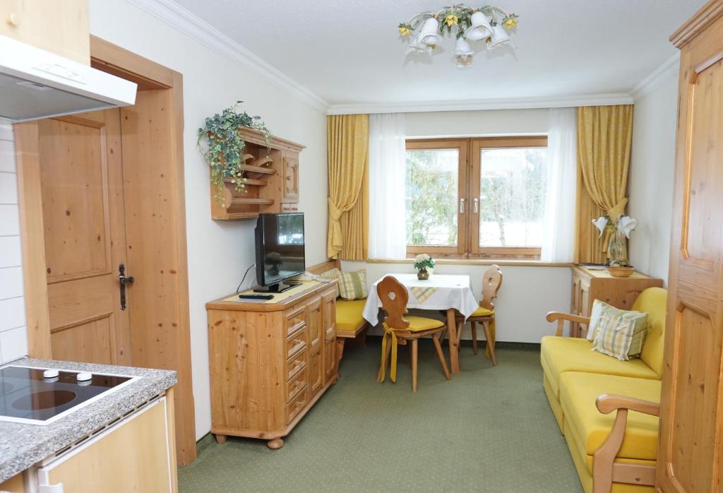 Kuchyň nebo kuchyňský kout v ubytování Landhaus Achental