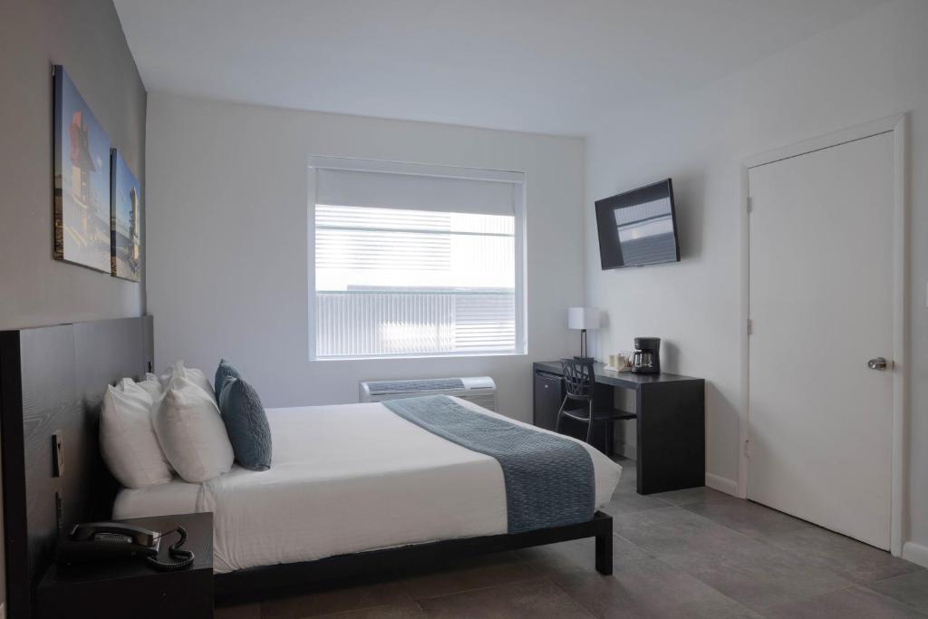 MB Hotel, Trademark Collection by Wyndham - King Room - Non-Smoking