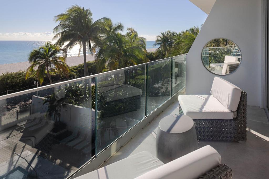 MB Hotel, Trademark Collection by Wyndham - Deluxe King Room With Balcony - Oceanfront/Non-Smoking