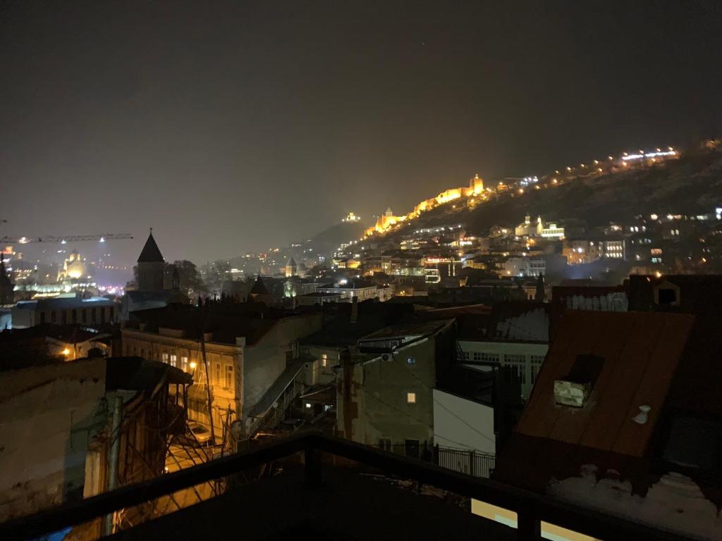 Nespecifikovaný výhled na destinaci Tbilisi nebo výhled na město při pohledu z hotelu
