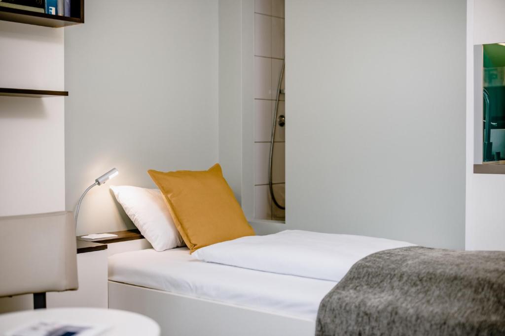 A bed or beds in a room at THE FLAG Zürich