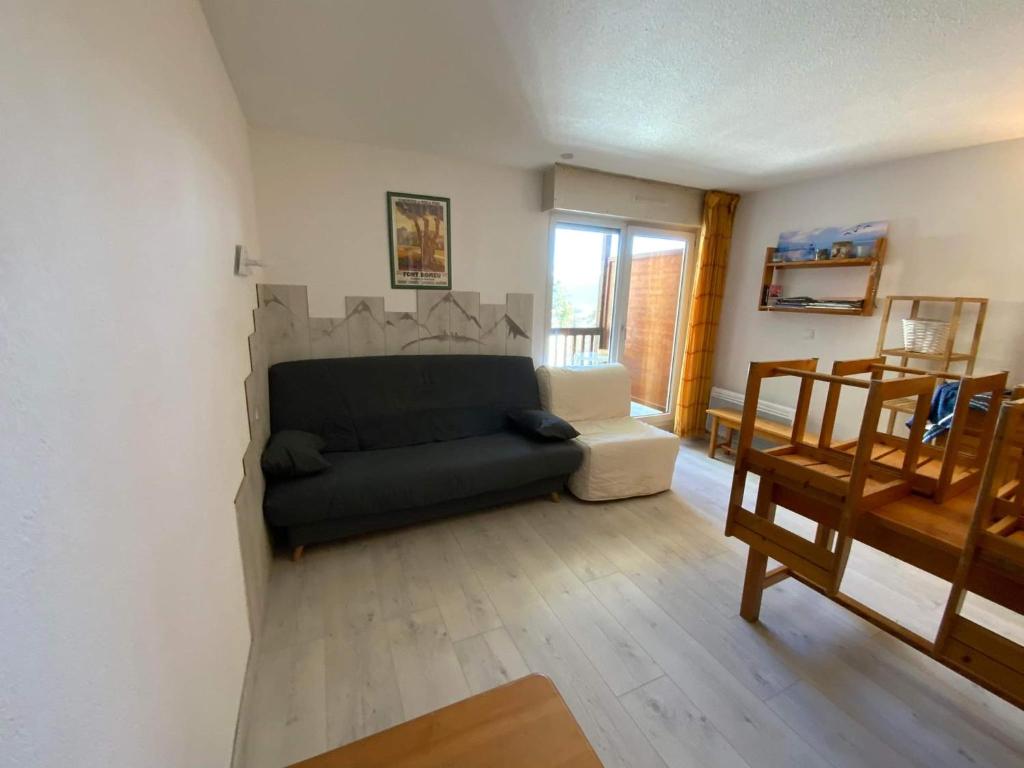 Posezení v ubytování STUDIO CABINE aux BALCONS DU SOLEIL