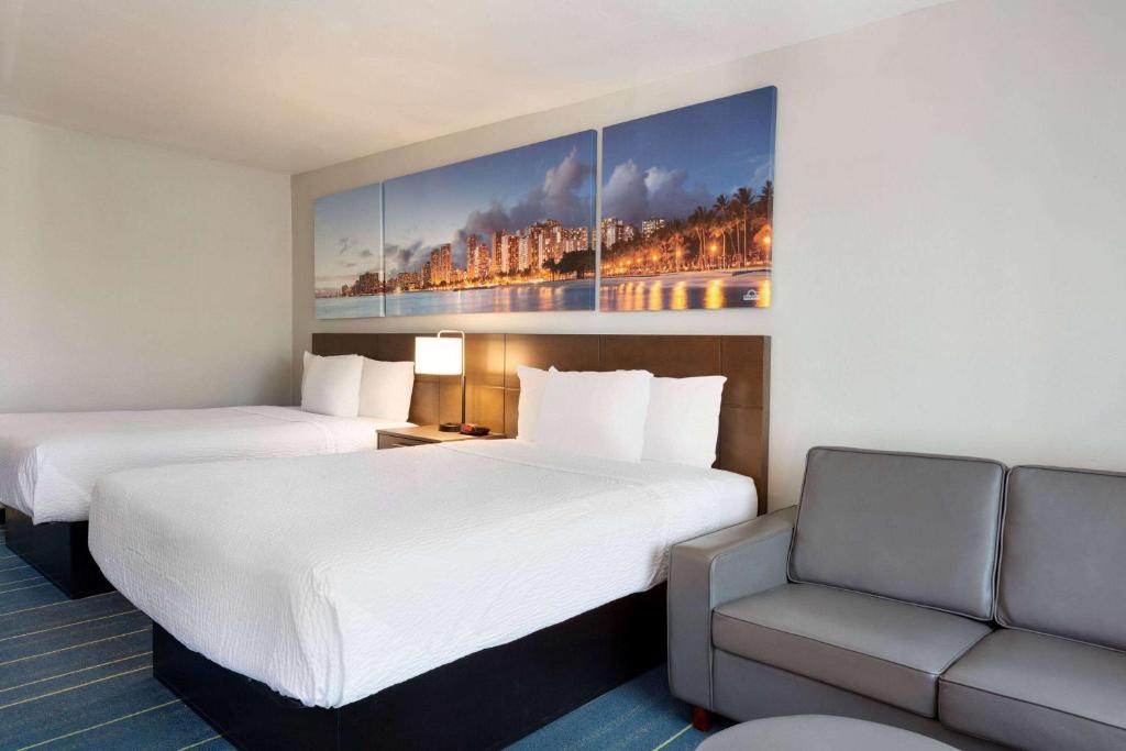 Days Inn & Suites by Wyndham Anaheim At Disneyland Park photo