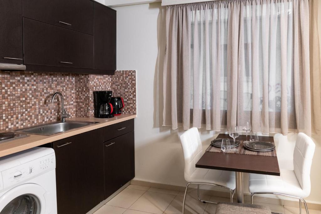 Kuchyň nebo kuchyňský kout v ubytování Pasiphae Lux Apartment Downtown