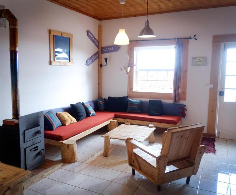 Posezení v ubytování A Barraka: rent your room in Flores!