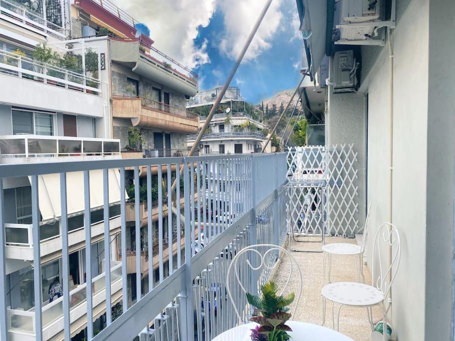 Balkon lub taras w obiekcie Eχquisite apt in Acropolis-plaka/vaccinatedHost