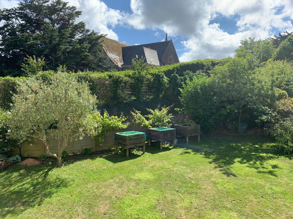 Fotografia z galérie ubytovania Maison avec WIFI, jardin, au centre ville de PERROS-GUIREC Réf - 933 v destinácii Perros-Guirec