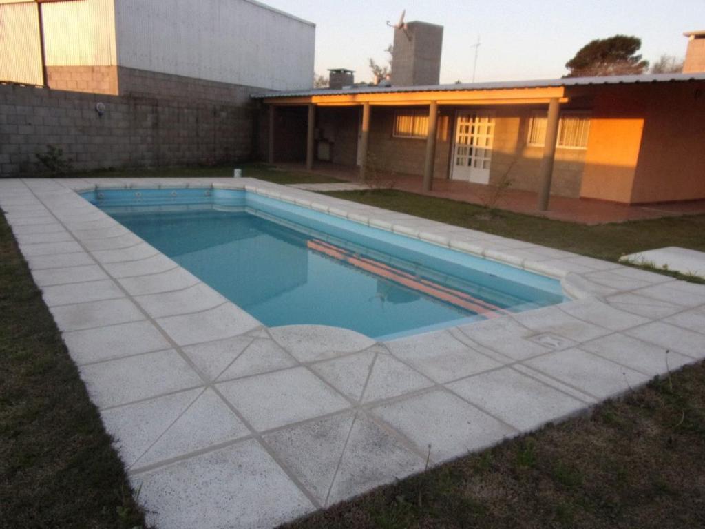 a swimming pool in the yard of a house at Casa quinta in Ana Zumarán