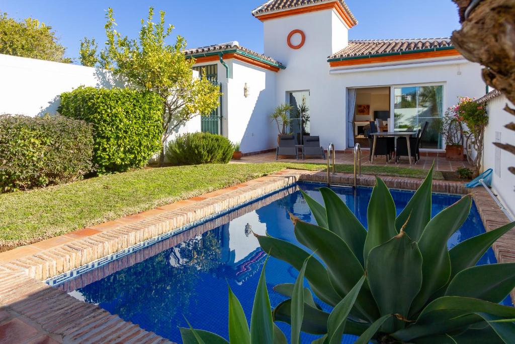 Fotografia z galérie ubytovania 55-Cosy Villa with private Pool in Miraflores, Mijas v destinácii Málaga