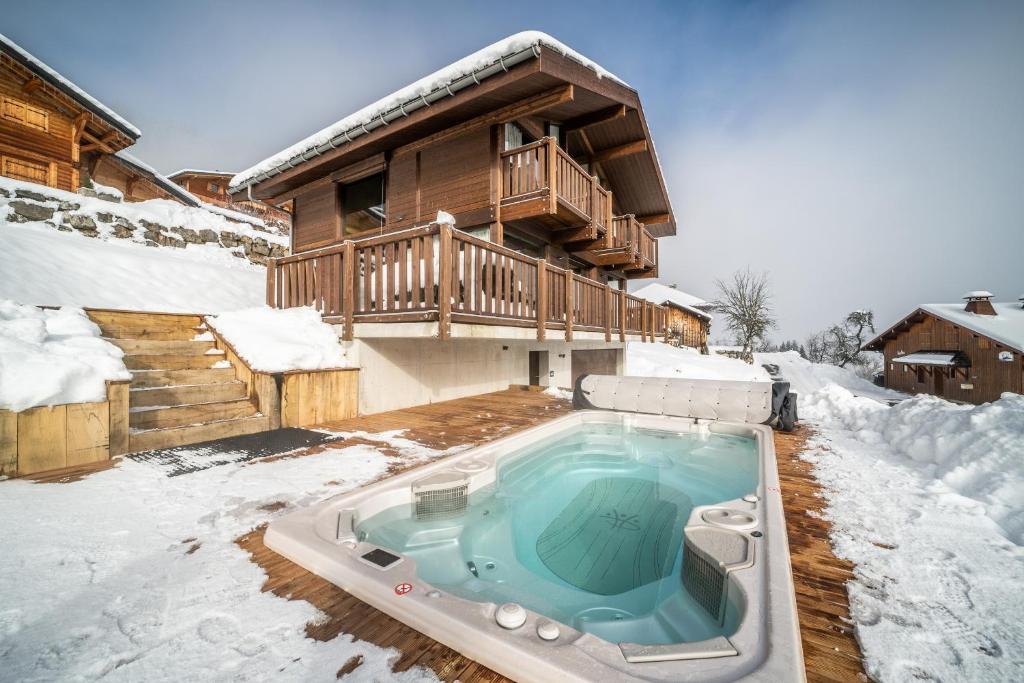 Obiekt Chalet Cipolin Morzine - by EMERALD STAY zimą