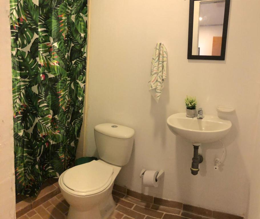 a bathroom with a toilet and a sink at Casa Egos Pop Laureles in Medellín