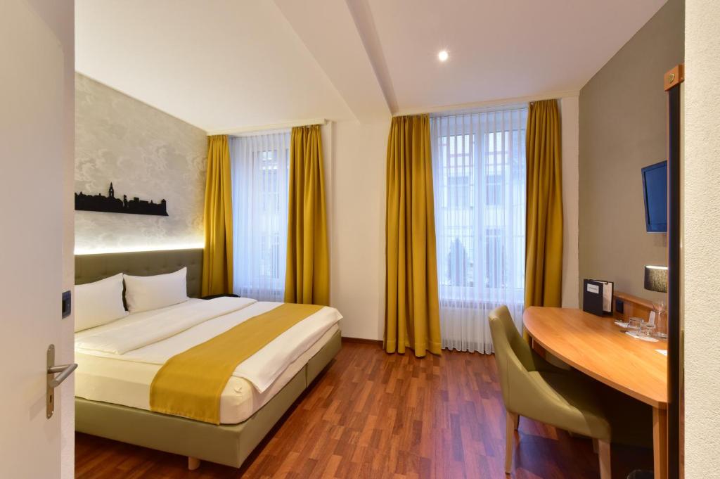 Postel nebo postele na pokoji v ubytování Hotel Engel