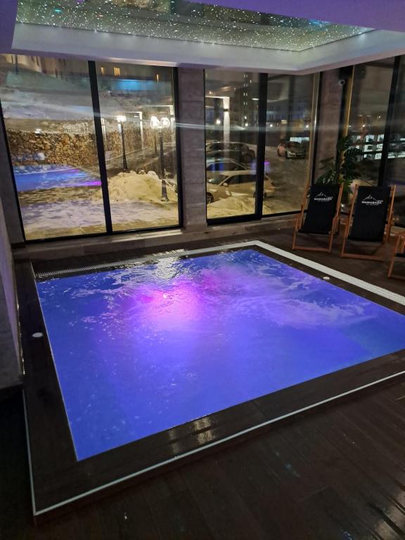 Bazen u ili blizu objekta Kopaonik Apartmani Milmari - Katic