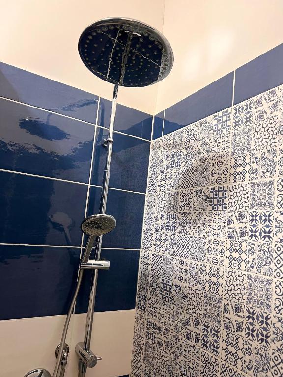 A bathroom at Vico Longo 25 - Ensuit flat in the heart of Naples