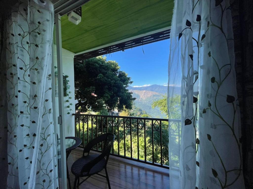 Tito's Homestay - Tweepersoonskamer Met Balkon
