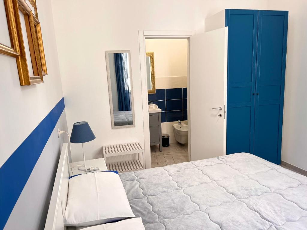 A bed or beds in a room at Vico Longo 25 - Ensuit flat in the heart of Naples