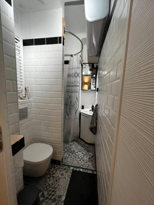Kúpeľňa v ubytovaní Renovated Stylish Flat at the Castle&Metro