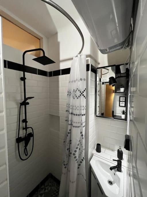 Kúpeľňa v ubytovaní Renovated Stylish Flat at the Castle&Metro