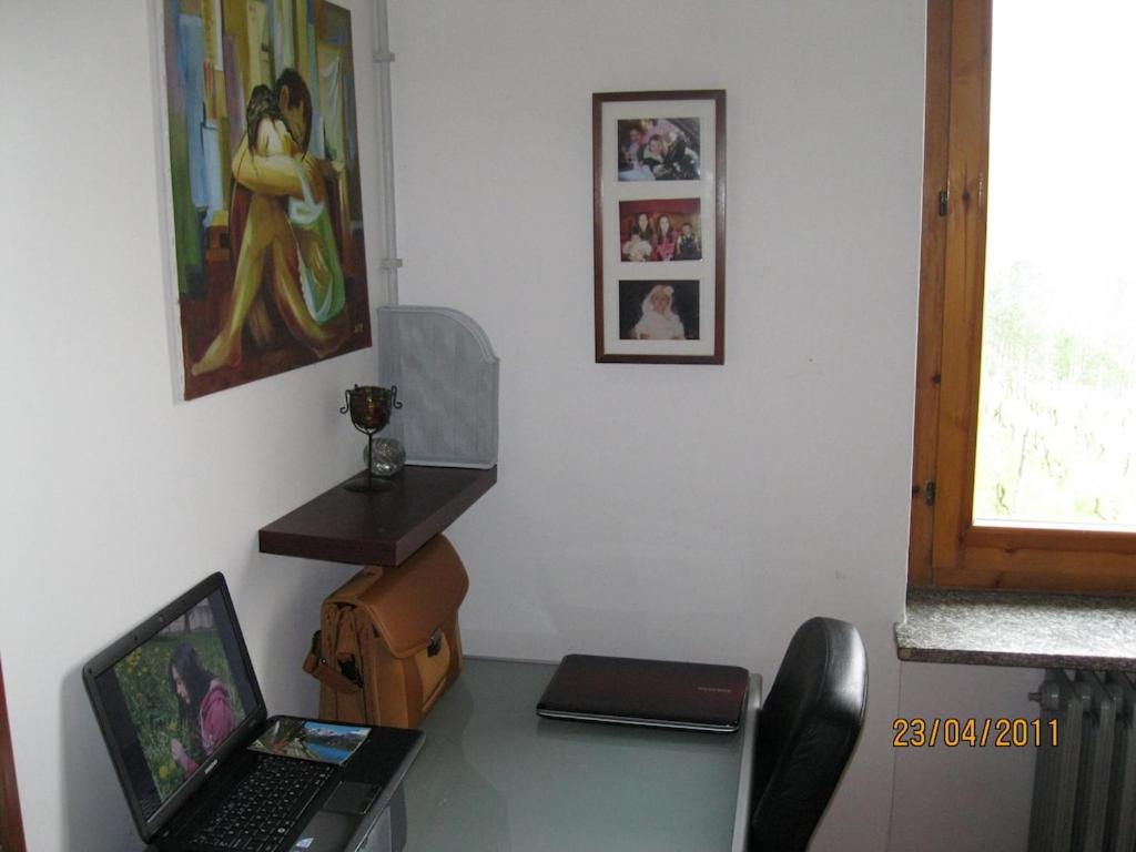 A television and/or entertainment centre at Casa Roberto Pool with Bar 5 bedrooms 2 bathrooms Great For Groups