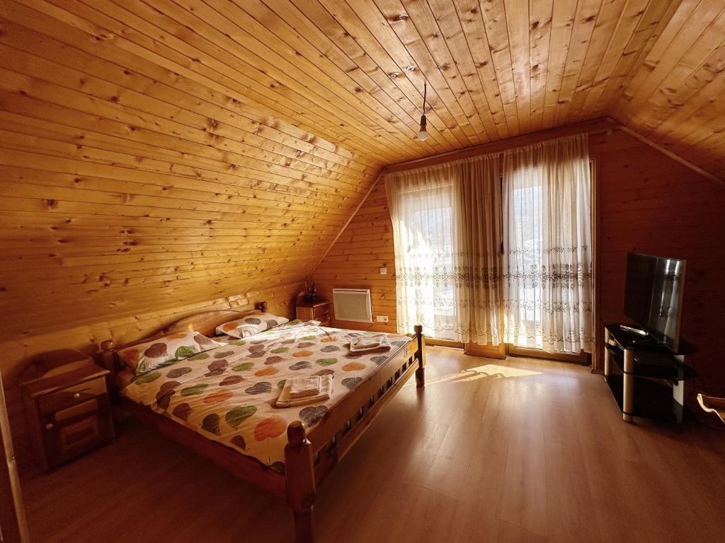Una cama o camas en una habitación de Lightning apartments