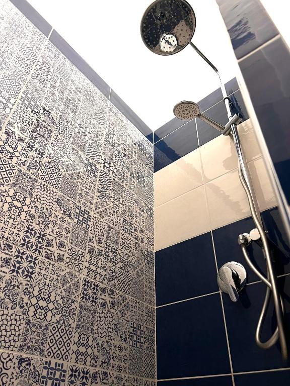 A bathroom at Vico Longo 25 - Ensuit flat in the heart of Naples