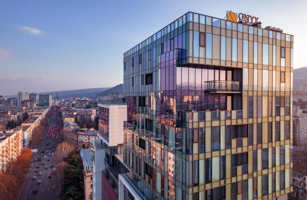 Nespecifikovaný výhled na hory nebo výhled na hory při pohledu z hotelu