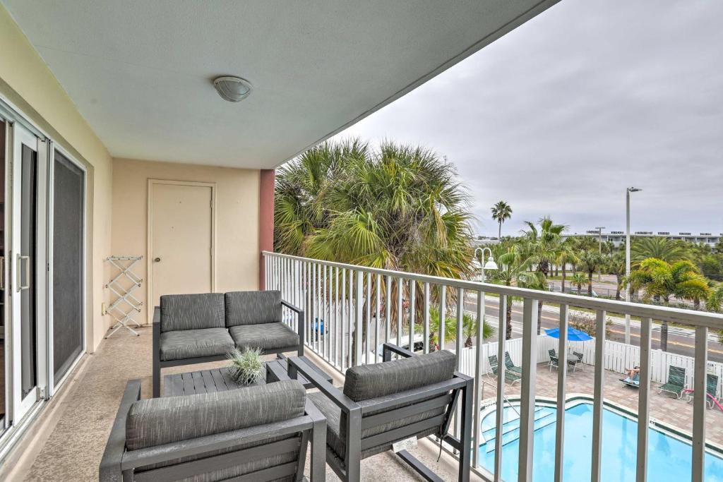 Pool Access! Indian Shores Beachfront Condo
