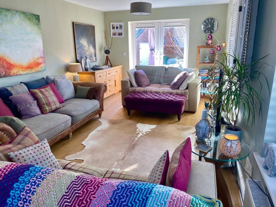 Number 2, Spacious Rooms, Near Ironbridge! - Three-Bedroom House