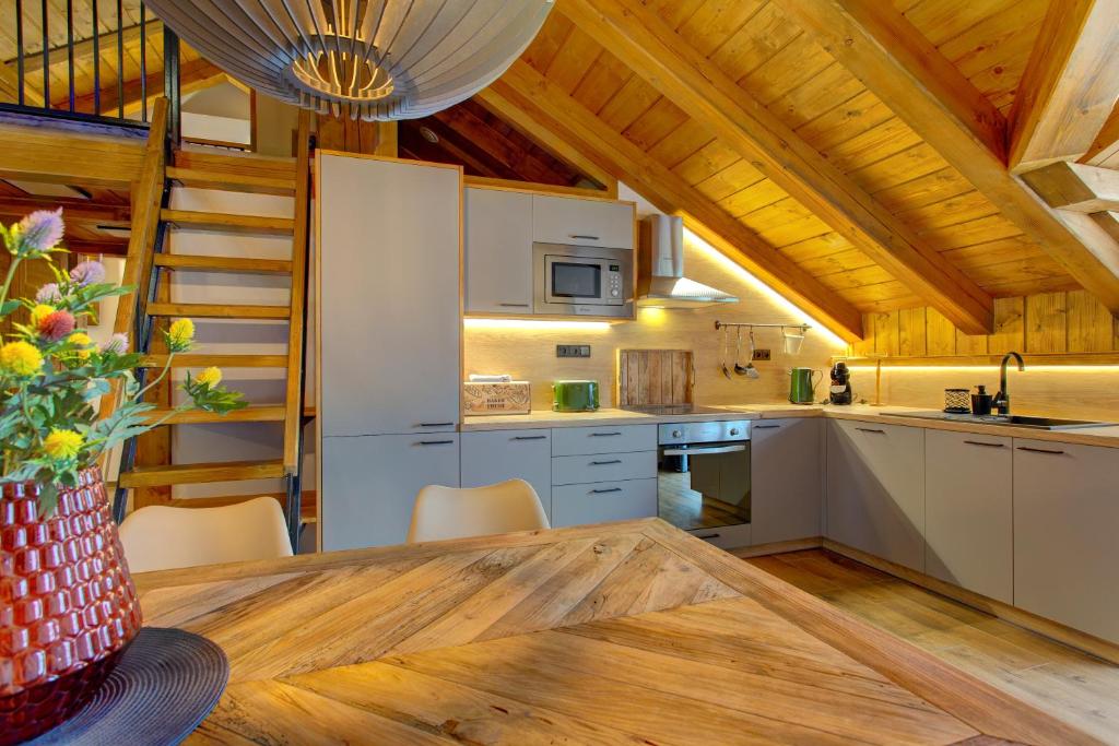 a kitchen with a table and chairs in a cabin at Rezidence KUPEC in Frymburk