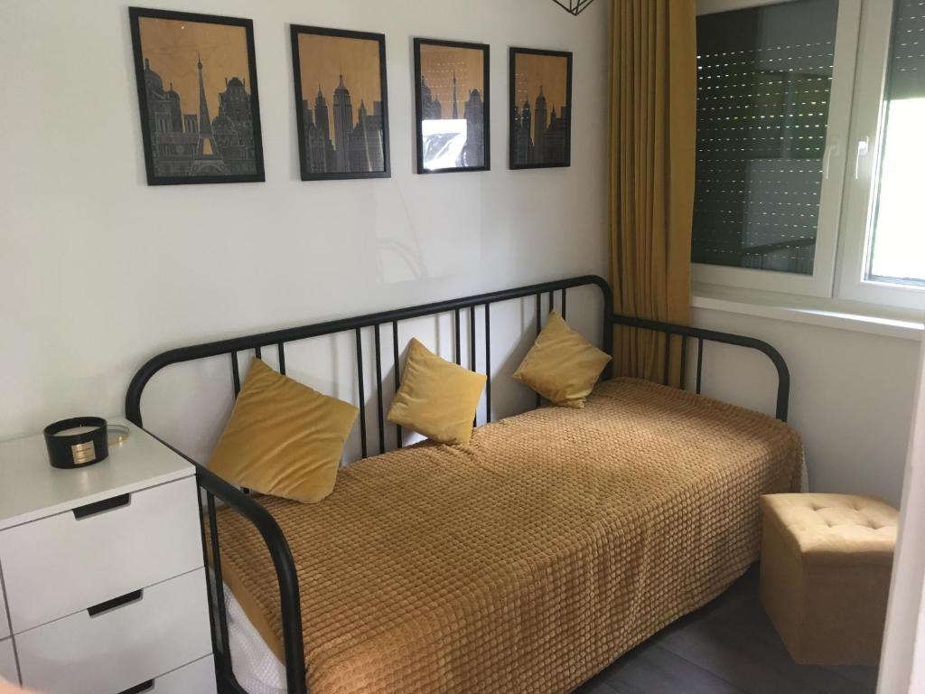 Posteľ alebo postele v izbe v ubytovaní SZINYEI APARTMAN