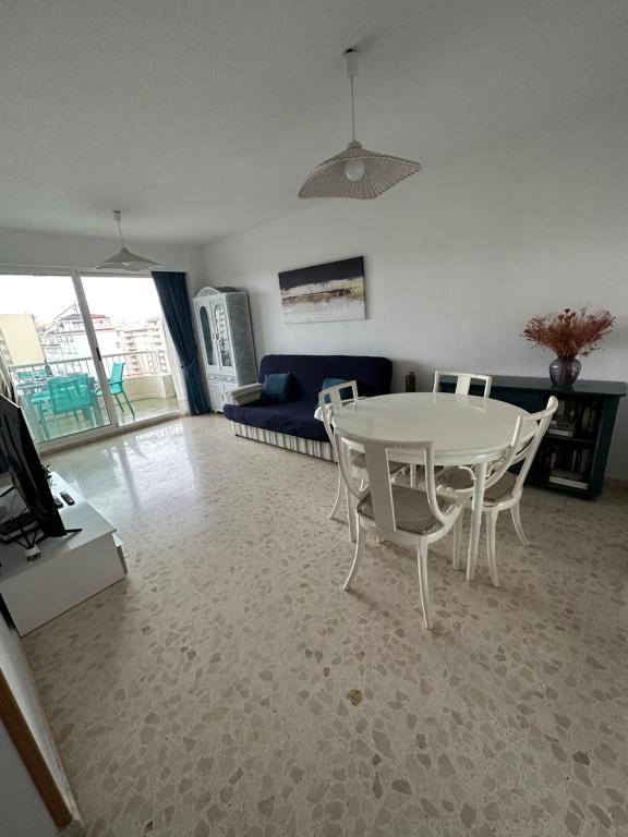 Posezení v ubytování Precioso apartamento con piscina