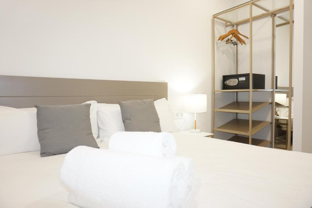 Postel nebo postele na pokoji v ubytování Inés Luna Suites