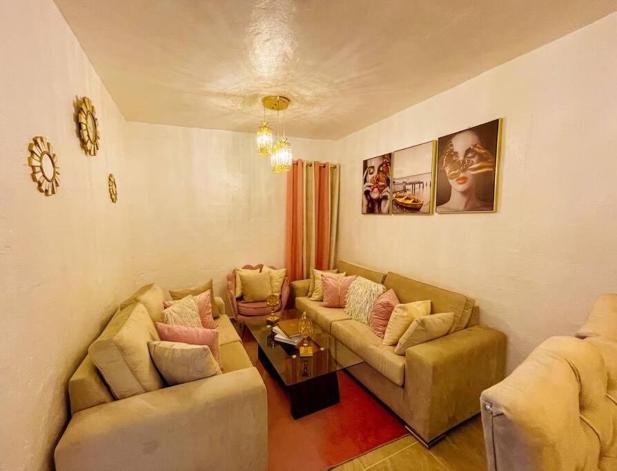 a living room with two couches and a coffee table at Acogedora casa de 2 habitaciones in Villa Isabela