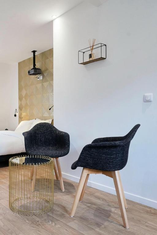 Fotografia z galérie ubytovania NG SuiteHome - Lille I Roubaix Gare I Lorraine - Maison 2 chambres - Balnéo - Netflix - Wifi - Jardin v destinácii Roubaix