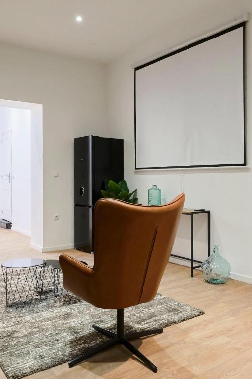 Fotografia z galérie ubytovania NG SuiteHome - Lille I Roubaix Gare I Lorraine - Maison 2 chambres - Balnéo - Netflix - Wifi - Jardin v destinácii Roubaix
