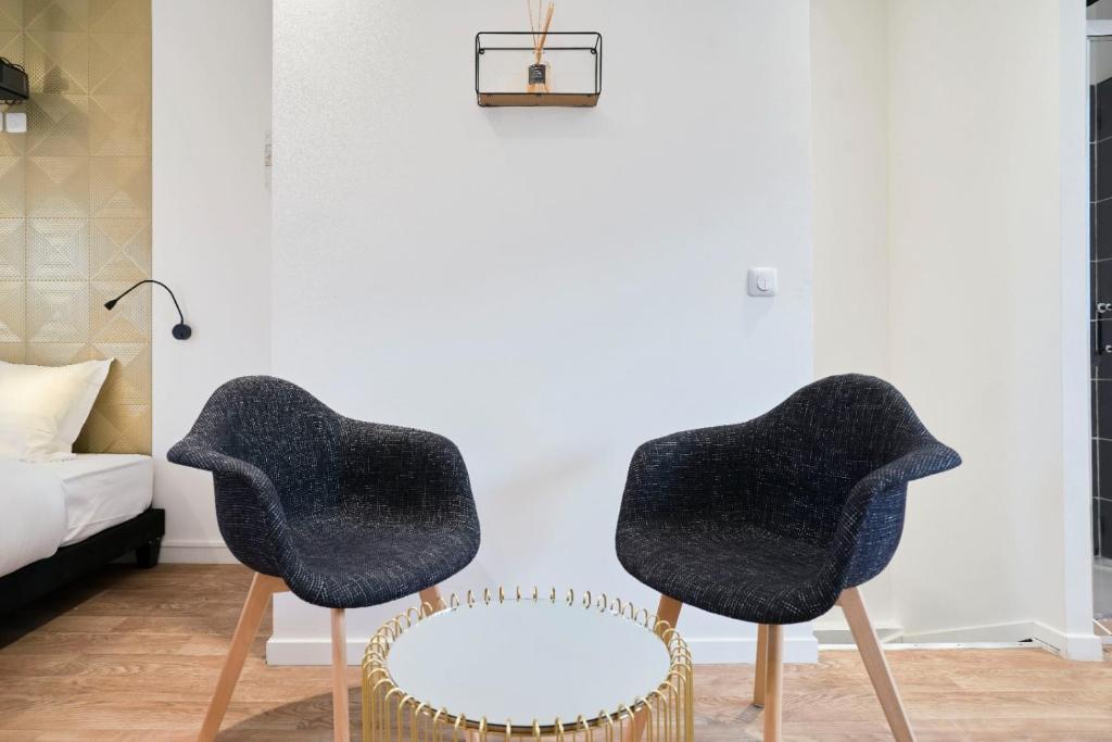 Fotografia z galérie ubytovania NG SuiteHome - Lille I Roubaix Gare I Lorraine - Maison 2 chambres - Balnéo - Netflix - Wifi - Jardin v destinácii Roubaix