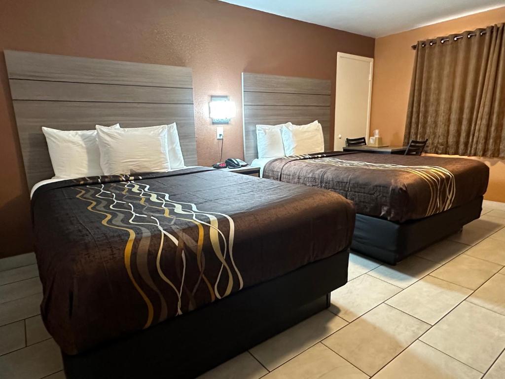 New Corral Motel - Queen Room Met Twee Queensize Bedden - Niet -roken