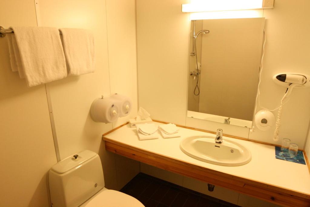 Koupelna v ubytování Overhalla Hotel