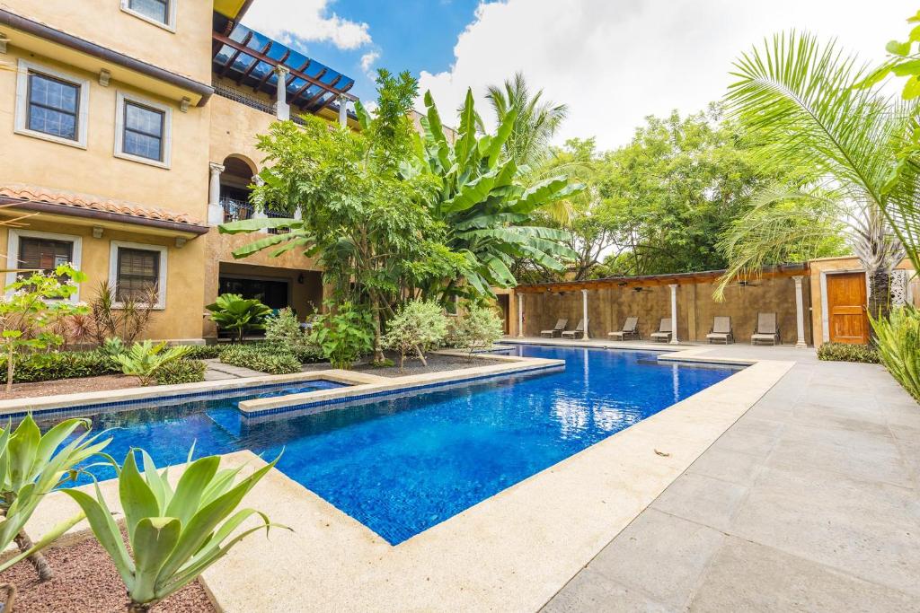 Kolam renang di atau dekat dengan La Esquina 7 Langosta- 2 Bedroom Luxury Condo