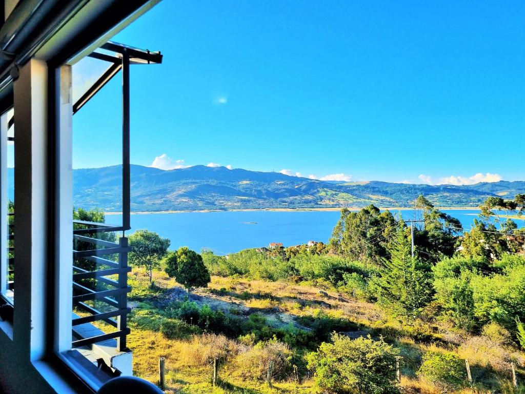 a view from a window of a lake at Sky Club - Apartamento Completo in Guatavita