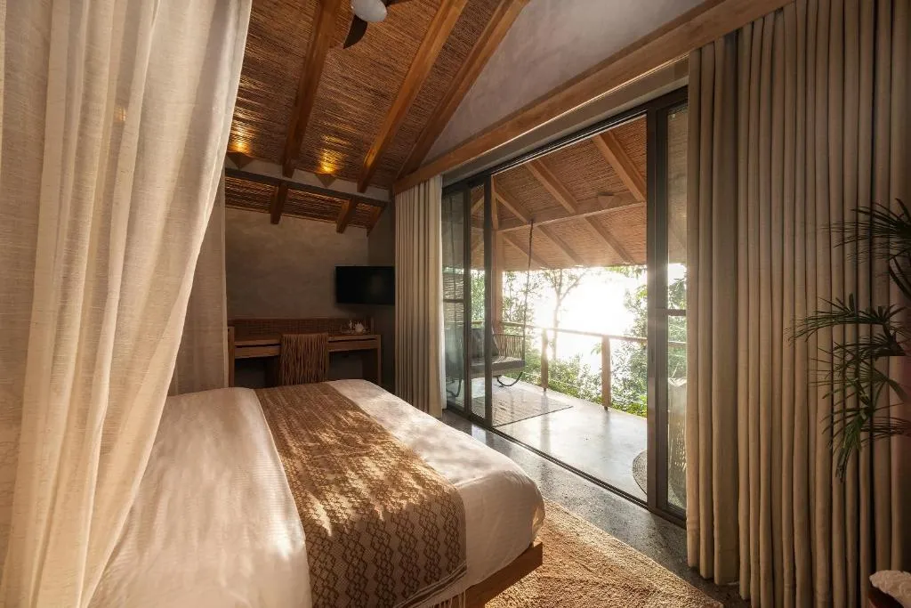 Deluxe Suite with Sea View
