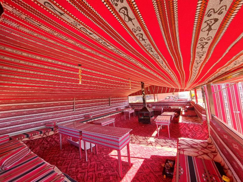 Posezení v ubytování Wadi rum galaxy camp