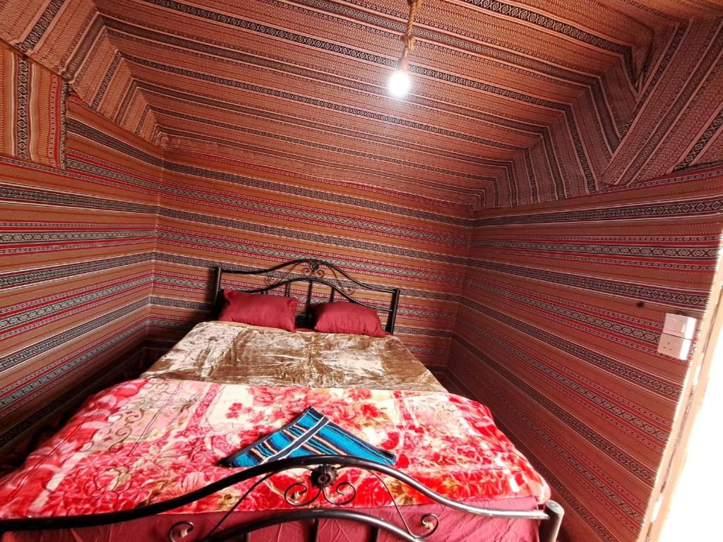 Postel nebo postele na pokoji v ubytování Wadi rum galaxy camp