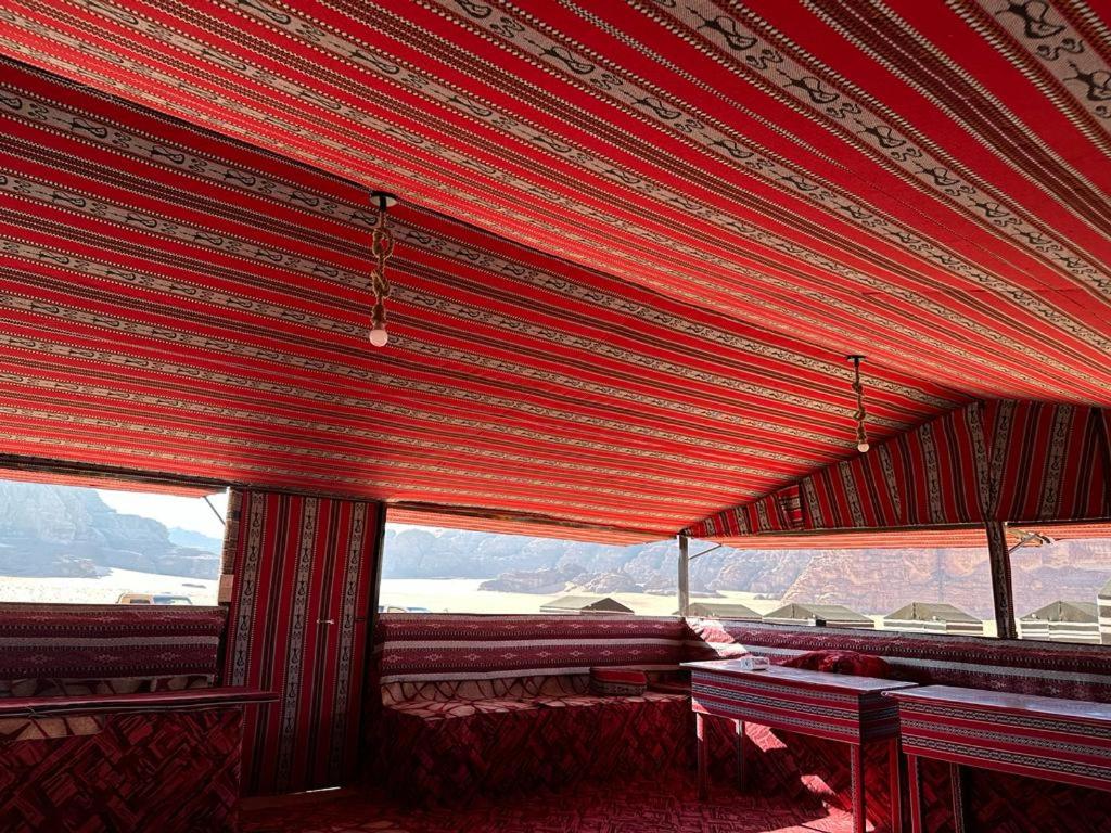 Posezení v ubytování Wadi rum galaxy camp