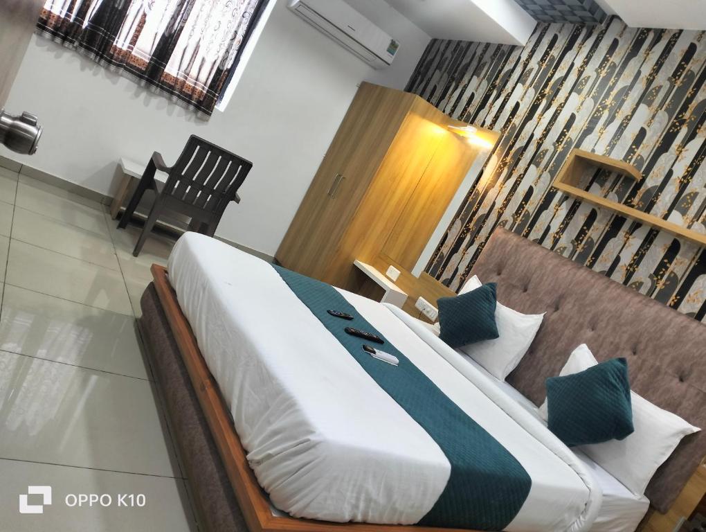 Postel nebo postele na pokoji v ubytování hotel rudra palace