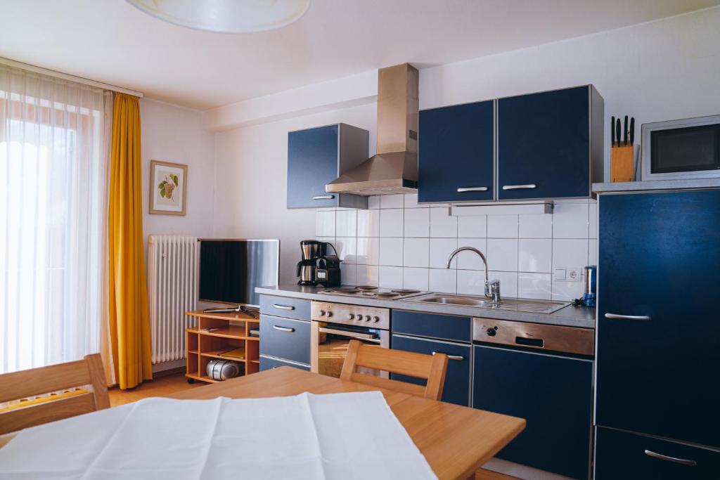 A kitchen or kitchenette at Landhaus Kreuz